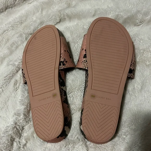 Sandals - Picture 2 of 3